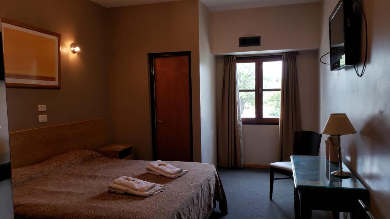 Hotel Lazaro Villa Mercedes Luaran gambar