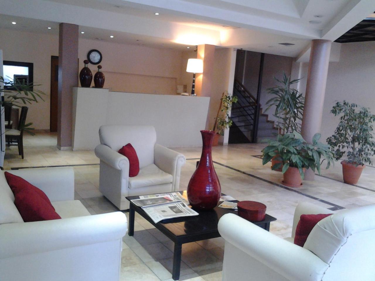 Hotel Lazaro Villa Mercedes Luaran gambar