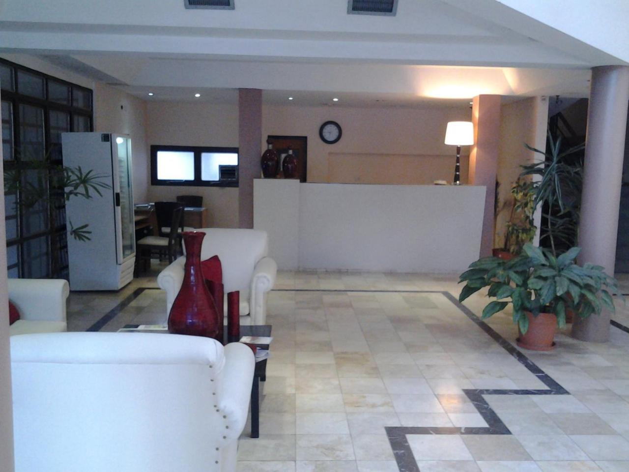 Hotel Lazaro Villa Mercedes Luaran gambar