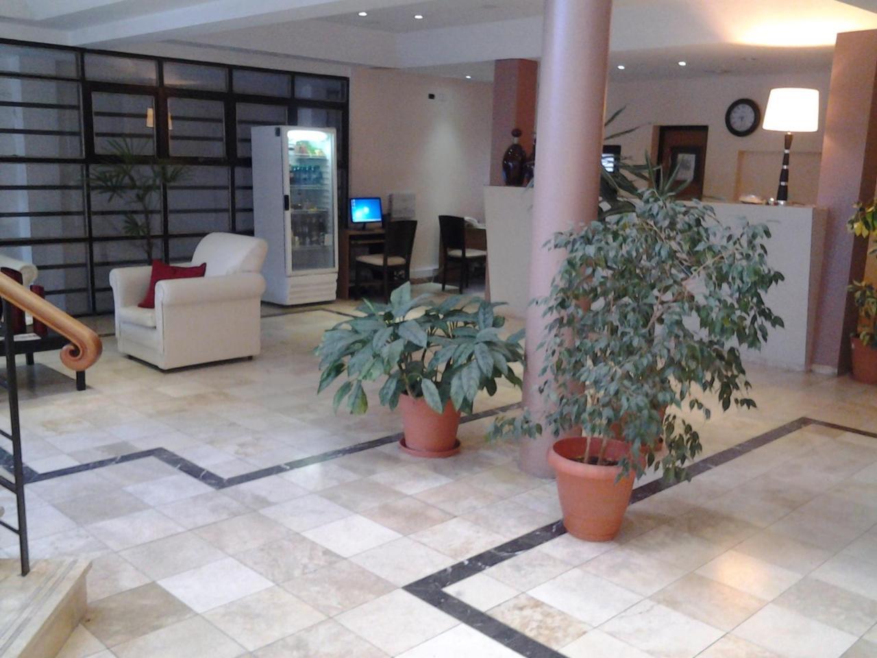 Hotel Lazaro Villa Mercedes Luaran gambar